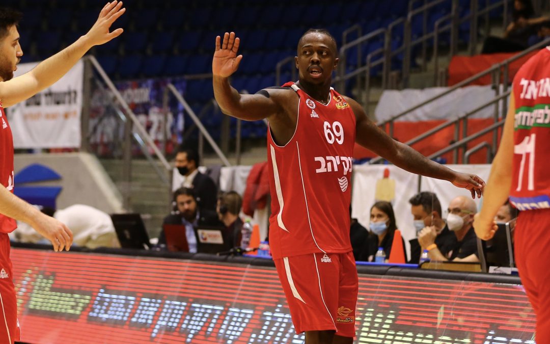”אני חושב שרק נשתפר משבוע לשבוע”, אדם אריאל סיכם את הניצחון של הפועל ירושלים 81:83 על הפועל באר שבע. וגם: הקשר בין קטש והדר לכדורגל האנגלי
