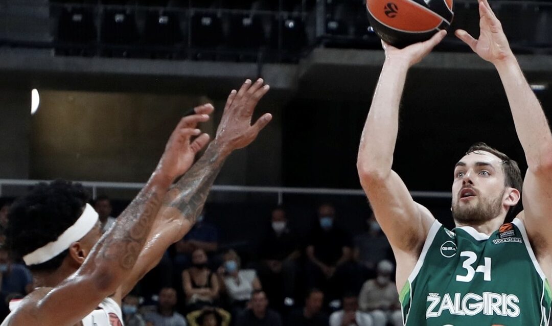 הוא שיתף פעולה עם דונובן מיצ'ל ושיחק תחת אלוף NBA. הערב הוא פוגש את מכבי תל אביב