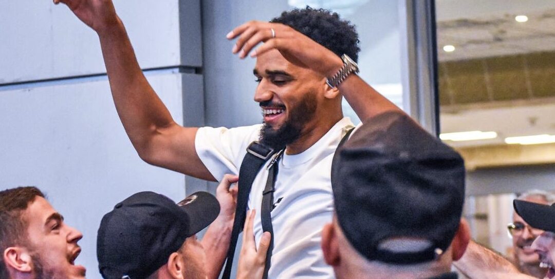 Noua arrives to song, dance and much fanfare as Holon welcome their new hero