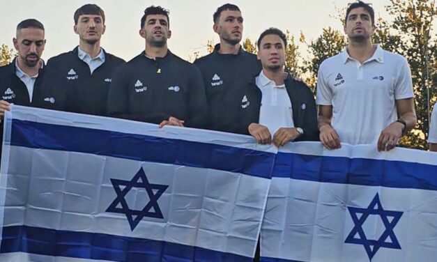 נבחרת ישראל ביקרה באושוויץ ובבירקנאו, טימור: "בתור יהודים וישראלים אסור לנו לשכוח את מה שהיה פה"
