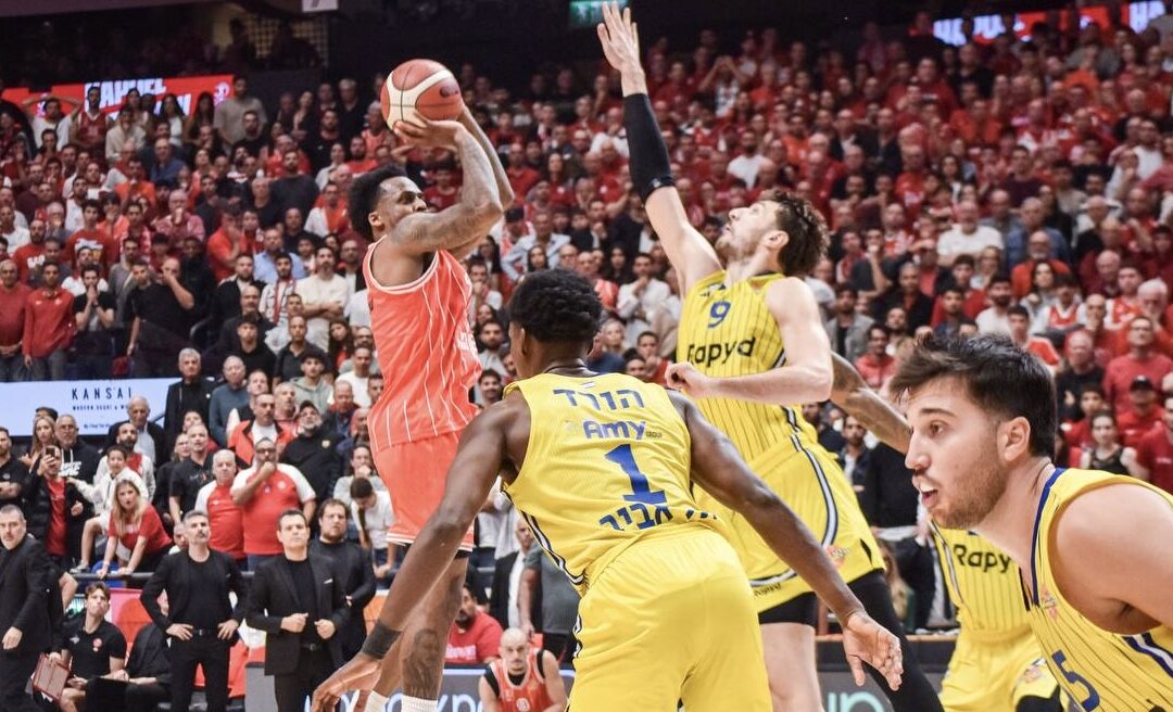 Blakeney’s late game heroics helps Hapoel down Maccabi in dramatic Tel Aviv Derby