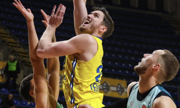 Maccabi Tel Aviv downs Baskonia 89-83 as Leaf stars in win