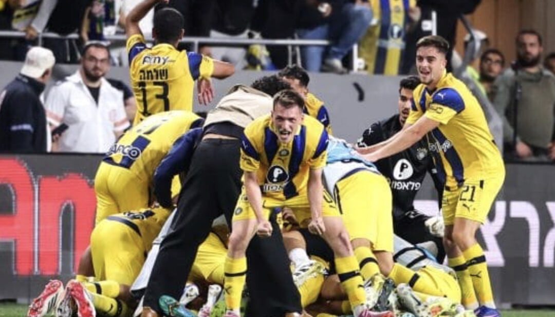 Maccabi Tel Aviv defeat Hapoel Beer Sheva at the final whistle, join title race
