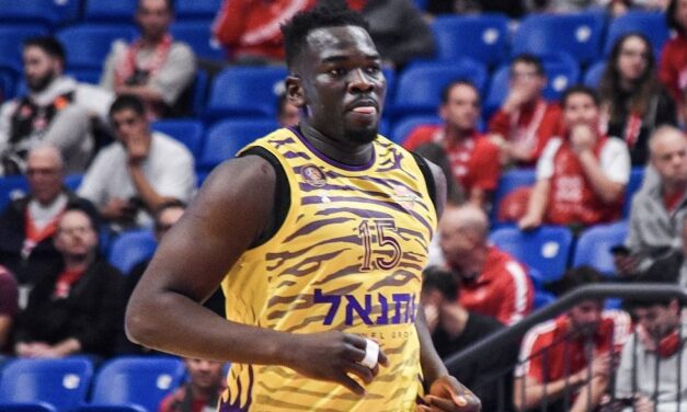 אדאמה סאנוגו חתם לשנתיים נוספות בהפועל חולון