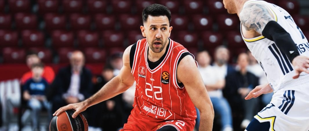 Hapoel Tel Aviv downs Fenerbahce 95-80, close in on Euroleague playoff spot