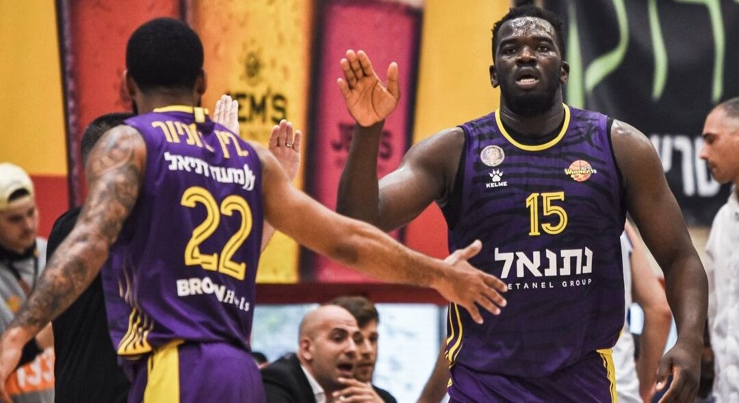 Hapoel Holon notches road win over Bnei Herzliya to snatch home court advantage in QF series