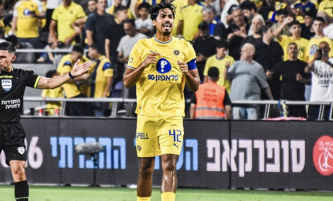 Peretz brace leads Maccabi Tel Aviv over Maccabi Haifa in Israeli Classico