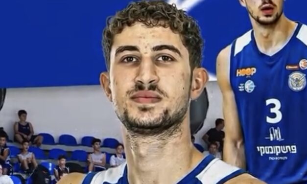 עם ד"ש לאגדת צ'לסי: ההצגה היצירתית של ניב למפרט במכבי רחובות